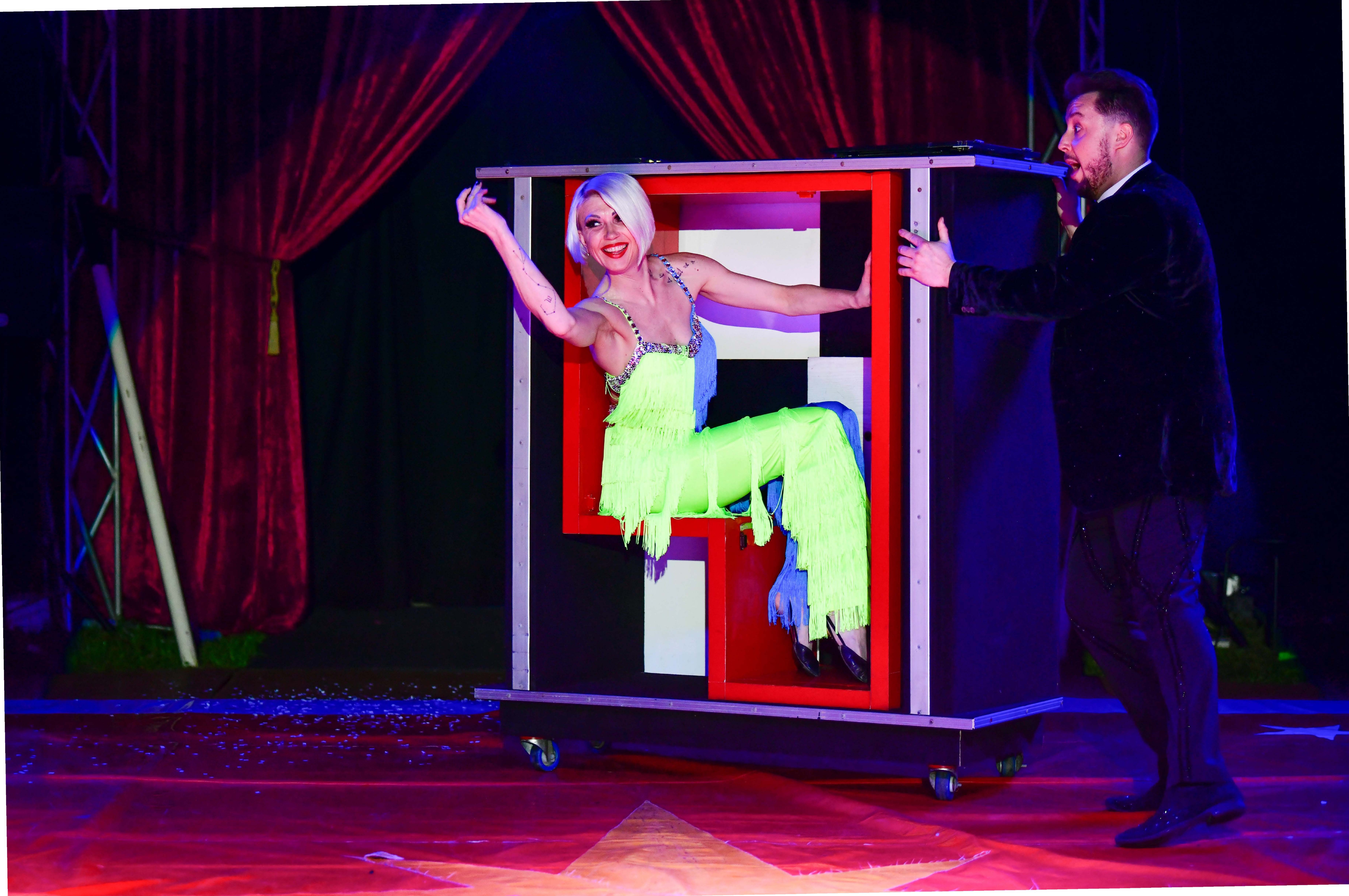 pictures on jrc circus ring woman